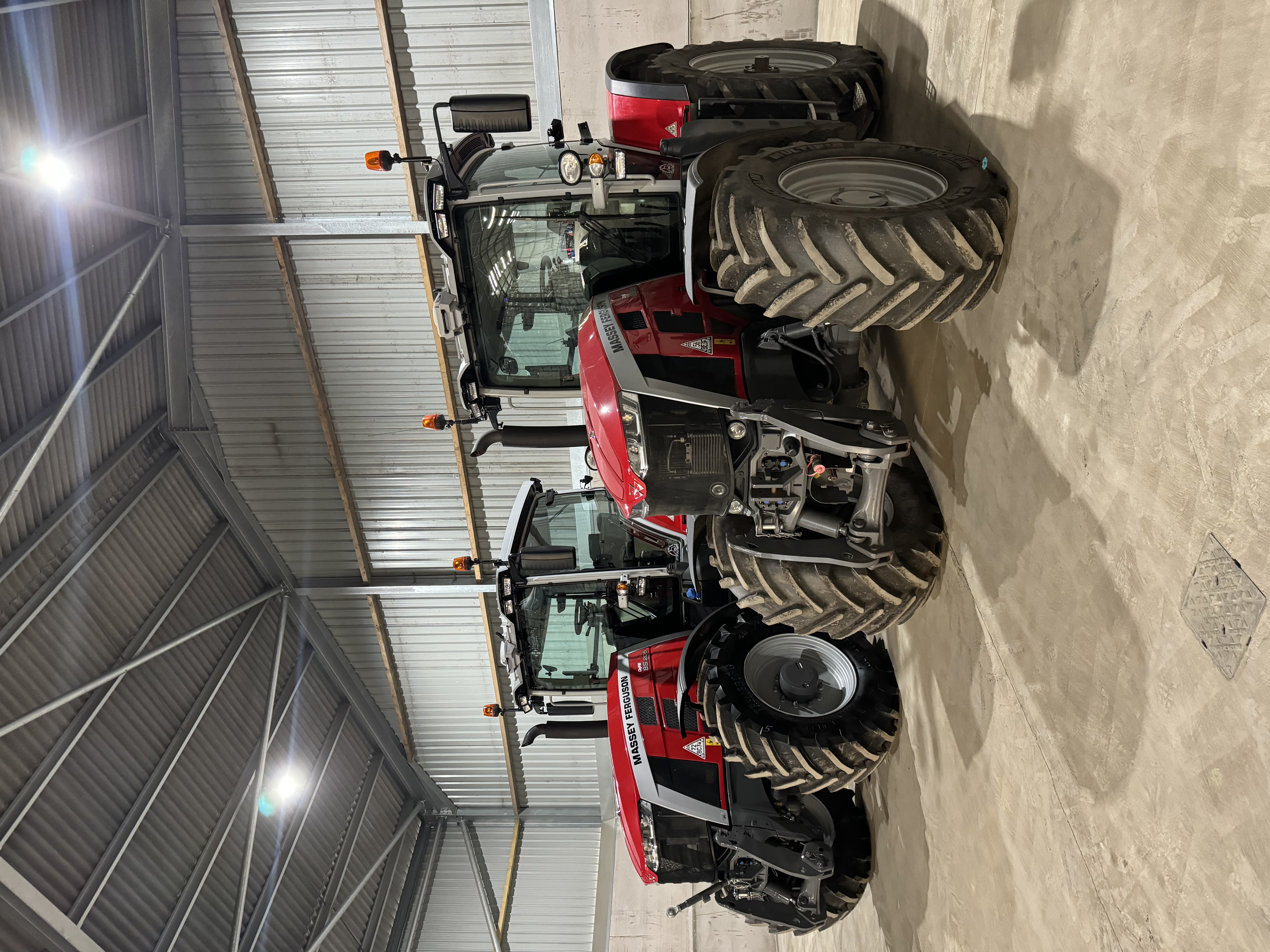 Massey Ferguson 8s logo